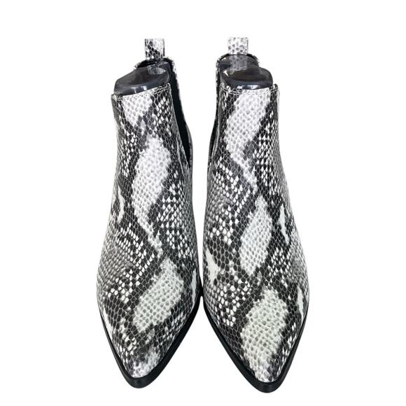 Blondo Emelia Waterproof Pointed Toe Stacked Heel Faux Snakeskin Booties Size 8M - Picture 1 of 7
